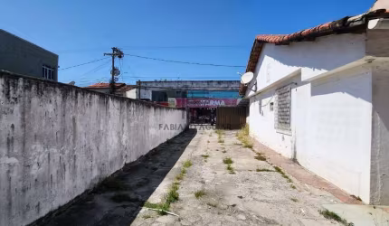 Área comercial em Iguaba Grande ( 10 salas, 7 banheiros ) - Centro