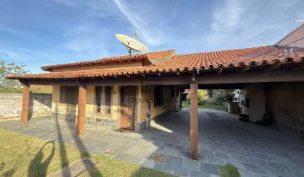 Casa em Araruama (2 quartos - 1suite) - R$ 600.000,00 - Areal