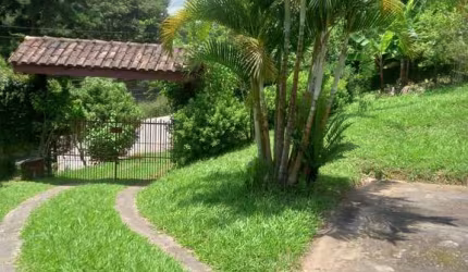 VENDE-SE / ALUGA-SE CHACARÁ EM SUZANO COM ESCRITURA  900 METROS QUADRADOS