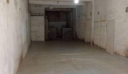 ALUGA-SE UM SALÃO COMERCIAL COM BOA LOCALIZAÇÃO