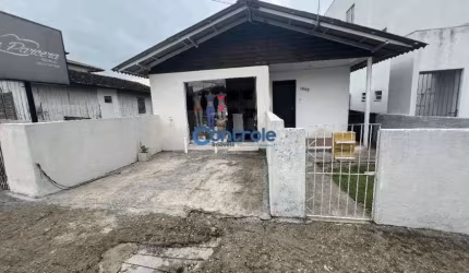 CM/Casa espaçosa com 4 dormitórios no bairro Serraria.