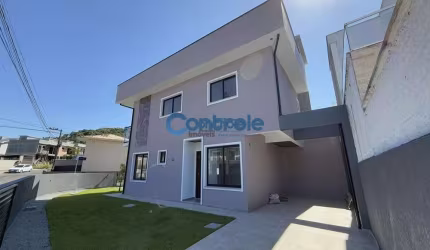 Casa com 3 quartos à venda na Rua Eritrina, 62, Jardim Botânico, São José por R$ 580.000