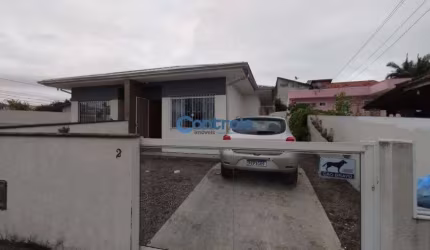 Casa com 3 dormitórios sendo 1 suíte em Forquilhas (Lisboa) São José.