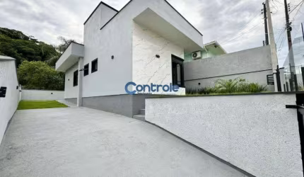 CM/Casa moderna c/ 02 dormitórios, no bairro Forquilhas em São José/SC.