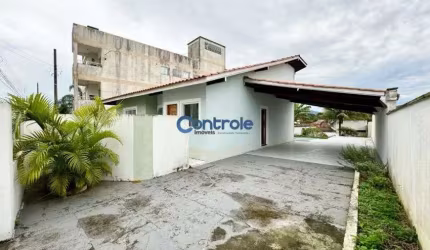 CM/Casa ampla com piscina à venda no Ceniro Martins em São José - SC