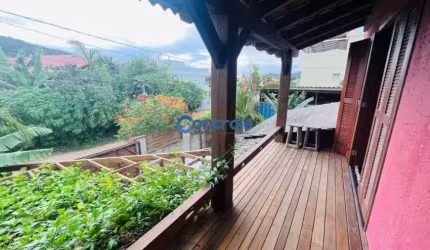 Casa dois pisos em localização privilegiada no Rio Tavares.