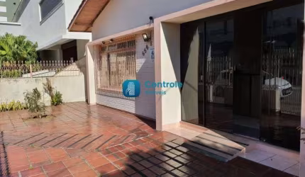Ampla Casa Comercial bem localizada. À Venda no Balneario do Estreito.