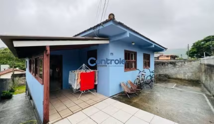 Casa no bairro Rio Tavares a 1,1 km da Praia do Pico da Cruz.