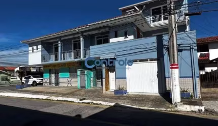 Casa com 03 dormitórios e sala comercial, Bela Vista - São José -SC