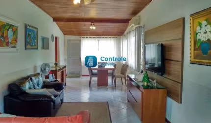 Casa com 02 suítes no Centro Histórico, em São José.