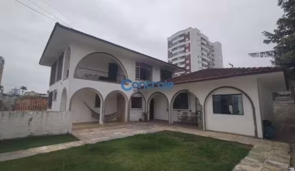 Casa c/ 06 dormitórios no bairro Barreiros, São José/SC.