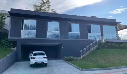 SR/Casa na Pedra Branca Pronta pra Morar, fica localizada próximo ao lago.