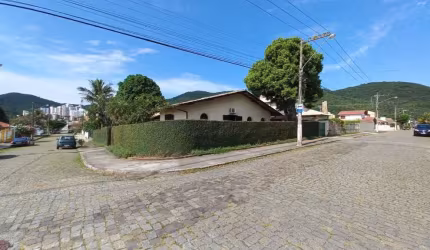 Casa com 5 quartos à venda na Itapoa, 147, Itacorubi, Florianópolis por R$ 1.997.000