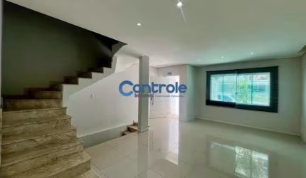 EXCELENTE CASA COMERCIAL, com área de 343,00 m², em Barreiros - São José.