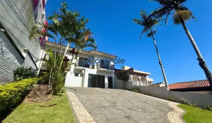 WE/Casa com piscina e 4 dormitórios, sendo 1 suíte no bairro Capoeiras - Florianópolis