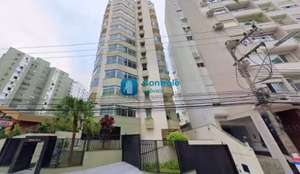 Apartamento com 04 dormitórios no Centro, em Florianópolis.
