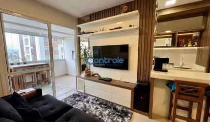 Apartamento com 03 dormitórios, andar alto e 02 vagas em Barreiros / São José.