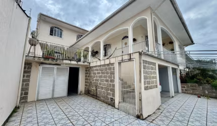 Casa c/ 03 dormitórios com 347,600m² em Capoeiras, Florianópolis/SC