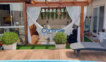 Casa com 2 dormitórios e piscina em Madri/Palhoça, SC
