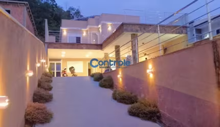 Casa com 3 dormitórios sendo 1 suíte em Potecas/São José, SC
