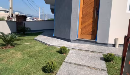 Sobrado com 02 dormitórios sendo 2 suítes no Bairro Bela Vista em Palhoça.