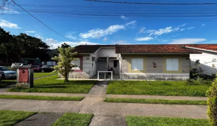 Casa com 03 dormitórios em condominio fechado em Palhoça.
