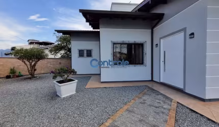 Casa com 3 quartos à venda na Lauro Rosar, 100, Aririu, Palhoça por R$ 1.050.000