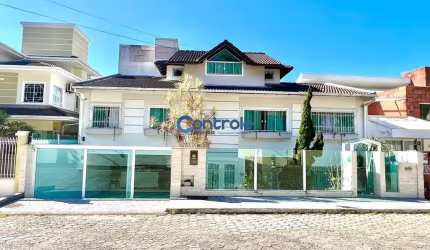 Casa com 5 quartos à venda na Rua Mário Estevão dos Santos, 200, Ponta de Baixo, São José por R$ 1.950.000