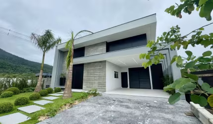 Casa em condomínio fechado com 3 quartos à venda na Rua Lagoinha, 65, Pedra Branca, Palhoça por R$ 2.550.000