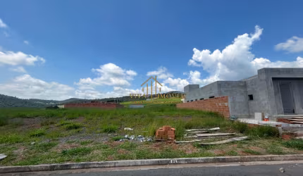 TERRENO EM CONDOMINIO FECHADO.
