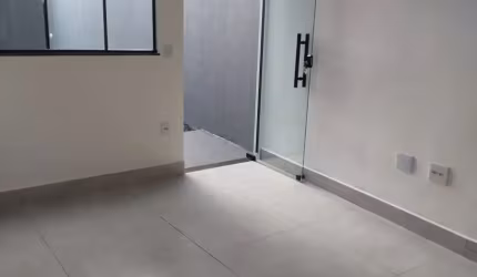 Linda casa, ótimo acabamento interno