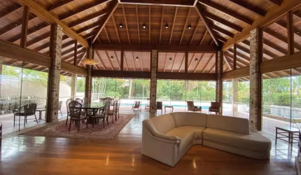 Casa Alto Padrão para Venda em Florianópolis, Jurerê Internacional, 3 dormitórios, 1 suíte, 3 banheiros, 3 vagas