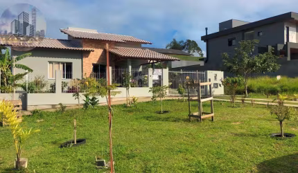 Casa Alto Padrão para Venda em Florianópolis, Ingleses do Rio Vermelho, 3 dormitórios, 1 suíte, 2 banheiros, 3 vagas