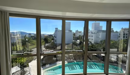 Apartamento para Venda em Florianópolis, Jurerê Internacional, 3 dormitórios, 1 suíte, 2 banheiros, 2 vagas