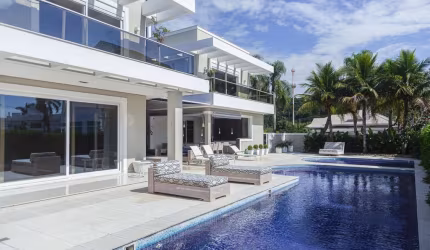 Casa para Venda em Florianópolis, Jurerê Internacional, 9 dormitórios, 8 suítes, 11 banheiros, 4 vagas