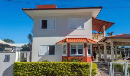Casa para Venda em Florianópolis, Sambaqui, 5 dormitórios, 1 suíte, 3 banheiros, 6 vagas