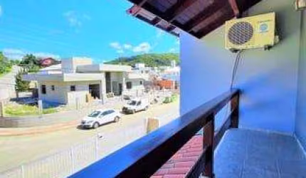 Casa Alto Padrão para Venda em Palhoça, Pedra Branca, 3 dormitórios, 1 suíte, 2 banheiros, 2 vagas