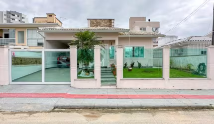 Casa para Venda em Palhoça, Pagani II, 2 dormitórios, 1 suíte, 3 banheiros, 2 vagas
