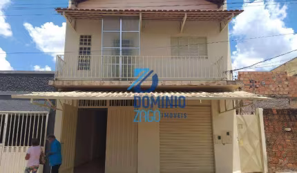 Sobrado na principal rua do Valim de Melo com cômodo comercial