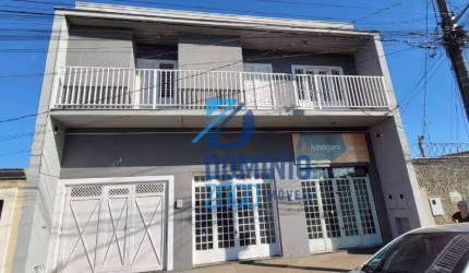 Casa excelente no Bairro Boa Vista, Av. Elias Cruvinel.
