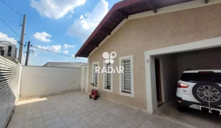 Casa à venda no Jardim Aurélia, com 3 quartos sendo 1 suíte com 171 m²
