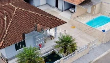 Casa com 3 dormitórios à venda, 250 m² por R$ 1.000.000,00 - Bateas - Brusque/SC