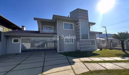 Casa com 3 dormitórios à venda, 190 m² por R$ 1.490.000 - Centro - Guabiruba/SC