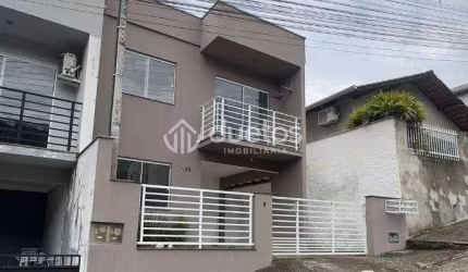 CASA À VENDA DE 2 ANDARES COM PISCINA NO BAIRRO SOUZA CRUZ