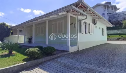 Casa com 3 dormitórios à venda, 145 m² por R$ 980.000,00 - Jardim Maluche - Brusque/SC