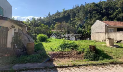 TERRENO PRIMEIRO DE MAIO