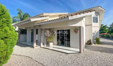 Casa com 3 dormitórios à venda, 155 m² por R$ 1.095.000,00 - Rio Branco - Brusque/SC