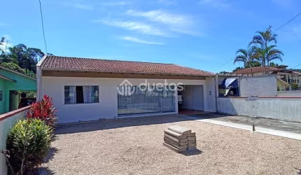 Casa com 3 dormitórios e excelente localização a venda