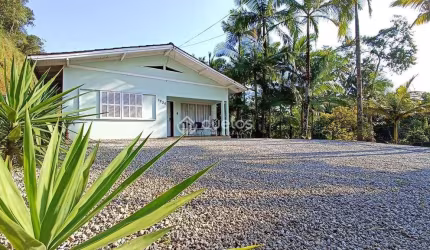 Linda Casa a venda a poucos minutos do centro da cidade