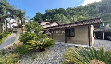 Duas casas sobre um terreno de 509m²